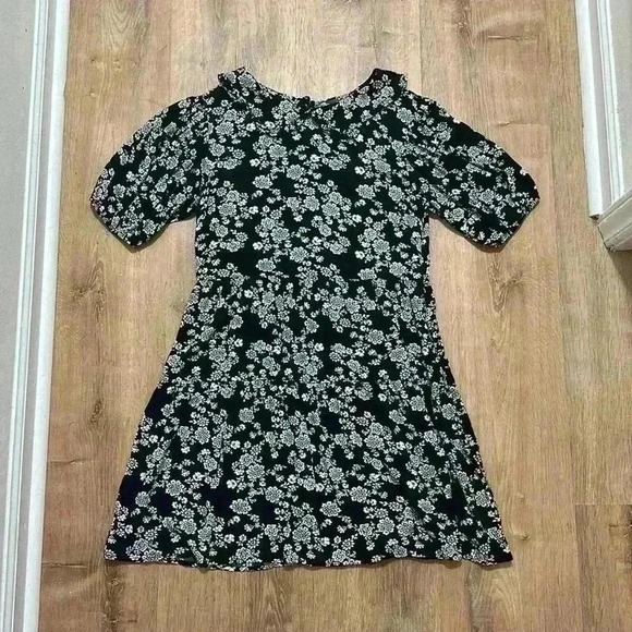 The Unbranded Brand Dresses & Skirts - MI AMI | FRANCESCA'S | Black and White Floral Collared Dress